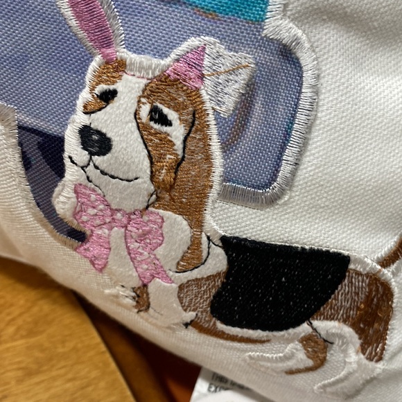 NWT.  Spring dogs, 18’ X 18”, throw pillow. - Picture 4 of 11